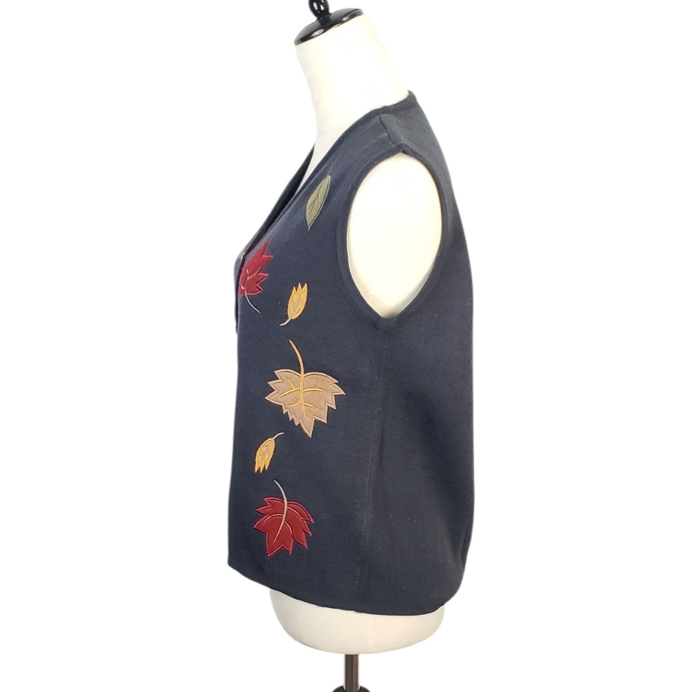 Vintage Croft & Barrow Embroidered Falling Leaves Button Sweater Vest PET M Fall - Picture 2 of 13